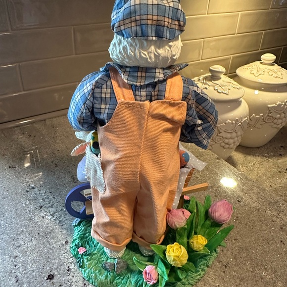 Easter Bunny Rabbit Couple, Fabric Mache, Hand Painted, 12"x 7" Unused, w/Box - Picture 9 of 14